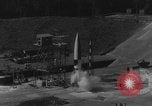 Immagine di A-4 missile perdite colpi Peenemunde Germania, 1943, secondo 8 filmato di repertorio 65675077966