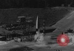 Immagine di A-4 missile perdite colpi Peenemunde Germania, 1943, secondo 9 filmato di repertorio 65675077966