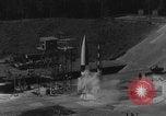 Immagine di A-4 missile perdite colpi Peenemunde Germania, 1943, secondo 10 filmato di repertorio 65675077966