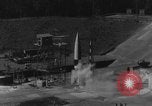 Immagine di A-4 missile perdite colpi Peenemunde Germania, 1943, secondo 11 filmato di repertorio 65675077966
