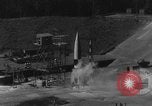 Immagine di A-4 missile perdite colpi Peenemunde Germania, 1943, secondo 12 filmato di repertorio 65675077966