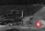Immagine di A-4 missile perdite colpi Peenemunde Germania, 1943, secondo 18 filmato di repertorio 65675077966