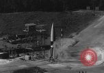 Immagine di A-4 missile perdite colpi Peenemunde Germania, 1943, secondo 20 filmato di repertorio 65675077966