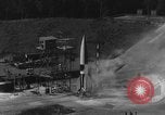 Immagine di A-4 missile perdite colpi Peenemunde Germania, 1943, secondo 21 filmato di repertorio 65675077966