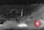 Immagine di A-4 missile perdite colpi Peenemunde Germania, 1943, secondo 24 filmato di repertorio 65675077966