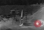 Immagine di A-4 missile perdite colpi Peenemunde Germania, 1943, secondo 27 filmato di repertorio 65675077966