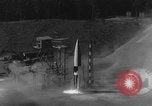 Immagine di A-4 missile perdite colpi Peenemunde Germania, 1943, secondo 28 filmato di repertorio 65675077966