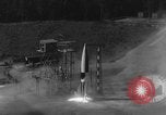 Immagine di A-4 missile perdite colpi Peenemunde Germania, 1943, secondo 29 filmato di repertorio 65675077966