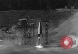 Immagine di A-4 missile perdite colpi Peenemunde Germania, 1943, secondo 32 filmato di repertorio 65675077966