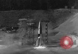 Immagine di A-4 missile perdite colpi Peenemunde Germania, 1943, secondo 36 filmato di repertorio 65675077966