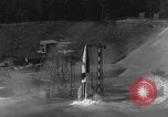 Immagine di A-4 missile perdite colpi Peenemunde Germania, 1943, secondo 37 filmato di repertorio 65675077966