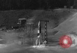 Immagine di A-4 missile perdite colpi Peenemunde Germania, 1943, secondo 38 filmato di repertorio 65675077966