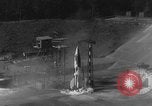 Immagine di A-4 missile perdite colpi Peenemunde Germania, 1943, secondo 40 filmato di repertorio 65675077966