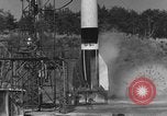 Standbild V-2 Rakete umkippen und explodierende Peenemunde Deutschland, 1943, aus Sekunde 5 historischem Filmmaterial Videoclip 65675077967