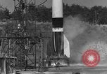 Standbild V-2 Rakete umkippen und explodierende Peenemunde Deutschland, 1943, aus Sekunde 6 historischem Filmmaterial Videoclip 65675077967