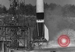 Standbild V-2 Rakete umkippen und explodierende Peenemunde Deutschland, 1943, aus Sekunde 9 historischem Filmmaterial Videoclip 65675077967