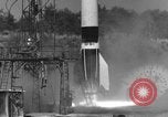 Standbild V-2 Rakete umkippen und explodierende Peenemunde Deutschland, 1943, aus Sekunde 10 historischem Filmmaterial Videoclip 65675077967