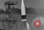Standbild V-2 Rakete umkippen und explodierende Peenemunde Deutschland, 1943, aus Sekunde 12 historischem Filmmaterial Videoclip 65675077967