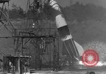 Standbild V-2 Rakete umkippen und explodierende Peenemunde Deutschland, 1943, aus Sekunde 16 historischem Filmmaterial Videoclip 65675077967