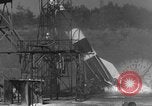 Standbild V-2 Rakete umkippen und explodierende Peenemunde Deutschland, 1943, aus Sekunde 17 historischem Filmmaterial Videoclip 65675077967