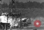 Standbild V-2 Rakete umkippen und explodierende Peenemunde Deutschland, 1943, aus Sekunde 22 historischem Filmmaterial Videoclip 65675077967