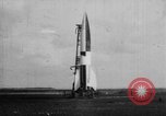 Standbild A-4 Rakete Zündaussetzer Peenemunde Deutschland, 1942, aus Sekunde 1 historischem Filmmaterial Videoclip 65675077970