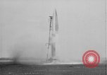 Standbild A-4 Rakete Zündaussetzer Peenemunde Deutschland, 1942, aus Sekunde 15 historischem Filmmaterial Videoclip 65675077970