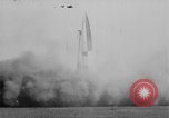Standbild A-4 Rakete Zündaussetzer Peenemunde Deutschland, 1942, aus Sekunde 17 historischem Filmmaterial Videoclip 65675077970