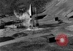Standbild DEUTSCH A-4 Rakete perfekt starten Peenemunde Deutschland, 1942, aus Sekunde 11 historischem Filmmaterial Videoclip 65675077974