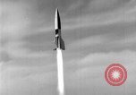 Standbild DEUTSCH A-4 Rakete perfekt starten Peenemunde Deutschland, 1942, aus Sekunde 17 historischem Filmmaterial Videoclip 65675077974