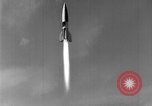 Standbild DEUTSCH A-4 Rakete perfekt starten Peenemunde Deutschland, 1942, aus Sekunde 18 historischem Filmmaterial Videoclip 65675077974