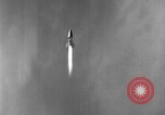 Standbild DEUTSCH A-4 Rakete perfekt starten Peenemunde Deutschland, 1942, aus Sekunde 20 historischem Filmmaterial Videoclip 65675077974