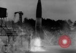 Standbild DEUTSCH A-4 Rakete im Winter Peenemunde Deutschland, 1942, aus Sekunde 7 historischem Filmmaterial Videoclip 65675077975