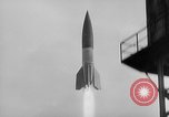 Standbild DEUTSCH A-4 Rakete Peenemunde Deutschland, 1942, aus Sekunde 10 historischem Filmmaterial Videoclip 65675077976
