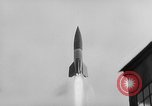 Standbild DEUTSCH A-4 Rakete Peenemunde Deutschland, 1942, aus Sekunde 11 historischem Filmmaterial Videoclip 65675077976