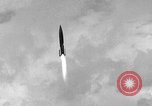 Standbild DEUTSCH A-4 Rakete starten wide shot Peenemunde Deutschland, 1942, aus Sekunde 9 historischem Filmmaterial Videoclip 65675077981