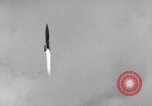Standbild DEUTSCH A-4 Rakete starten wide shot Peenemunde Deutschland, 1942, aus Sekunde 10 historischem Filmmaterial Videoclip 65675077981