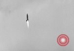 Standbild DEUTSCH A-4 Rakete starten wide shot Peenemunde Deutschland, 1942, aus Sekunde 12 historischem Filmmaterial Videoclip 65675077981