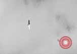 Standbild DEUTSCH A-4 Rakete starten wide shot Peenemunde Deutschland, 1942, aus Sekunde 13 historischem Filmmaterial Videoclip 65675077981