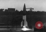 Standbild DEUTSCH A-4 Rakete Peenemunde Deutschland, 1942, aus Sekunde 1 historischem Filmmaterial Videoclip 65675077986