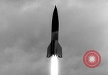 Standbild DEUTSCH A-4 Rakete Peenemunde Deutschland, 1942, aus Sekunde 7 historischem Filmmaterial Videoclip 65675077986