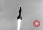 Standbild DEUTSCH A-4 Rakete Peenemunde Deutschland, 1942, aus Sekunde 10 historischem Filmmaterial Videoclip 65675077986