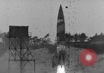 Standbild DEUTSCH A-4 Rakete Peenemunde Deutschland, 1942, aus Sekunde 13 historischem Filmmaterial Videoclip 65675077988