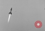 Standbild DEUTSCH A-4 Rakete von PIT Peenemunde Deutschland, 1942, aus Sekunde 10 historischem Filmmaterial Videoclip 65675077989