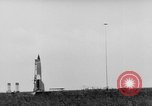 Standbild horizontalen Flug Weg der deutschen A-4 Rakete Peenemunde Deutschland, 1942, aus Sekunde 3 historischem Filmmaterial Videoclip 65675077995