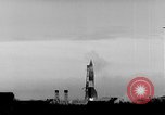 Standbild horizontalen Flug Weg der deutschen A-4 Rakete Peenemunde Deutschland, 1942, aus Sekunde 12 historischem Filmmaterial Videoclip 65675077995