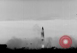 Standbild horizontalen Flug Weg der deutschen A-4 Rakete Peenemunde Deutschland, 1942, aus Sekunde 13 historischem Filmmaterial Videoclip 65675077995