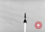 Standbild horizontalen Flug Weg der deutschen A-4 Rakete Peenemunde Deutschland, 1942, aus Sekunde 16 historischem Filmmaterial Videoclip 65675077995
