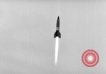 Standbild horizontalen Flug Weg der deutschen A-4 Rakete Peenemunde Deutschland, 1942, aus Sekunde 17 historischem Filmmaterial Videoclip 65675077995