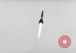 Standbild horizontalen Flug Weg der deutschen A-4 Rakete Peenemunde Deutschland, 1942, aus Sekunde 18 historischem Filmmaterial Videoclip 65675077995
